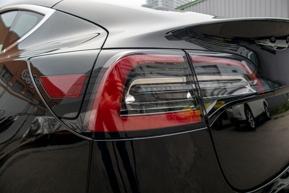 Ngắm xe hơi thuần điện Tesla Model 3 tại Việt Nam, nhiều chi tiết thú vị a11