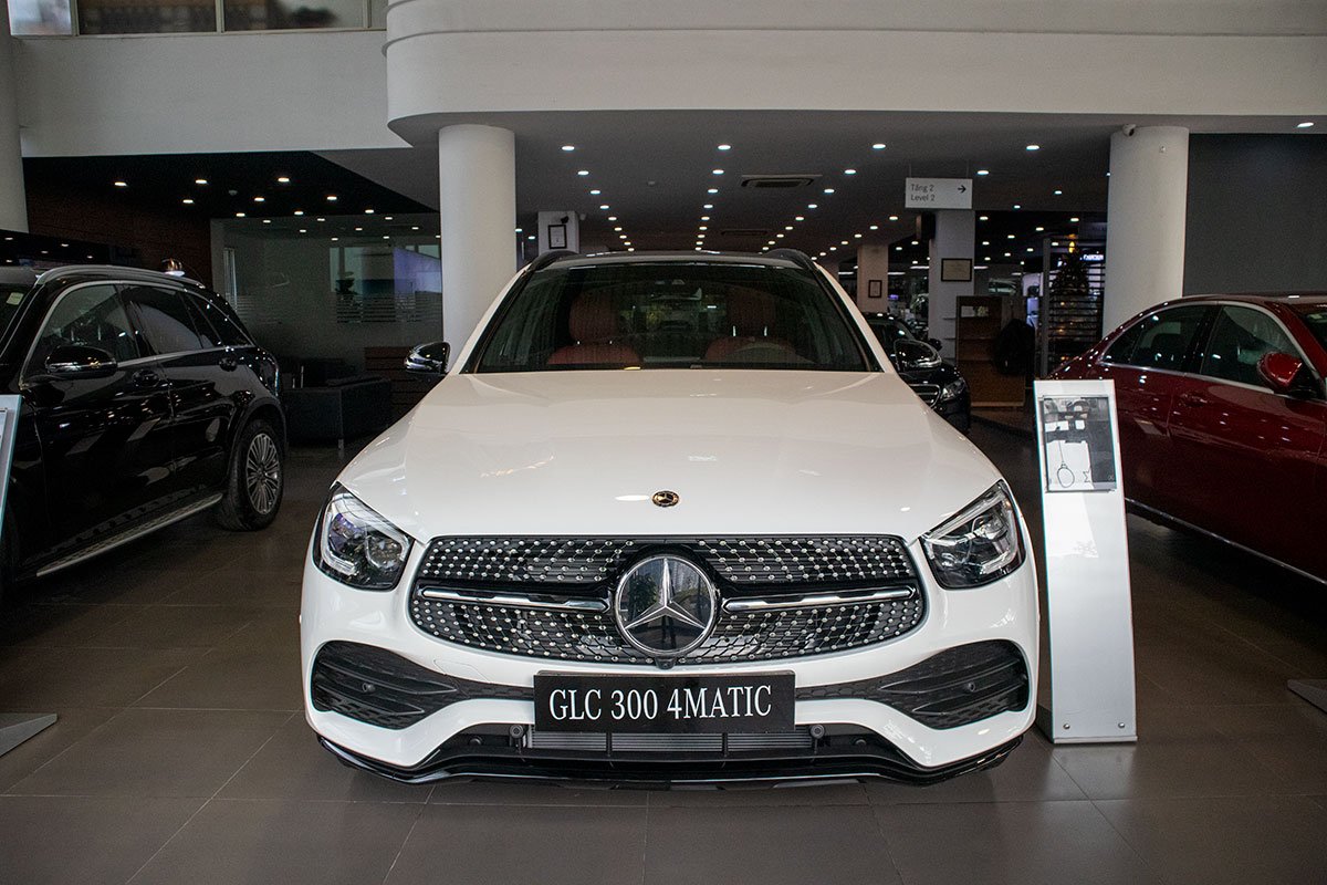 Lô xe Mercedes-Benz GLC 300 4Matic 2020 đầu tiên vừa về Việt Nam đã..."cháy hàng" a1