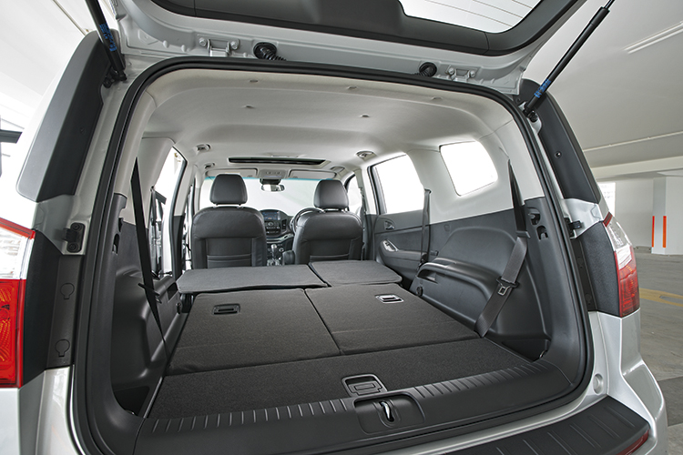 Mua xe MPV nên để ý gì - Gập ghế.