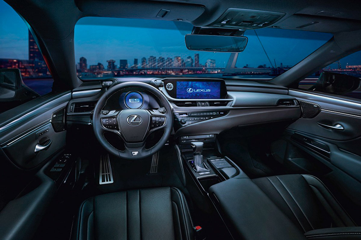 Nội thất của Lexus ES 300h 2020.