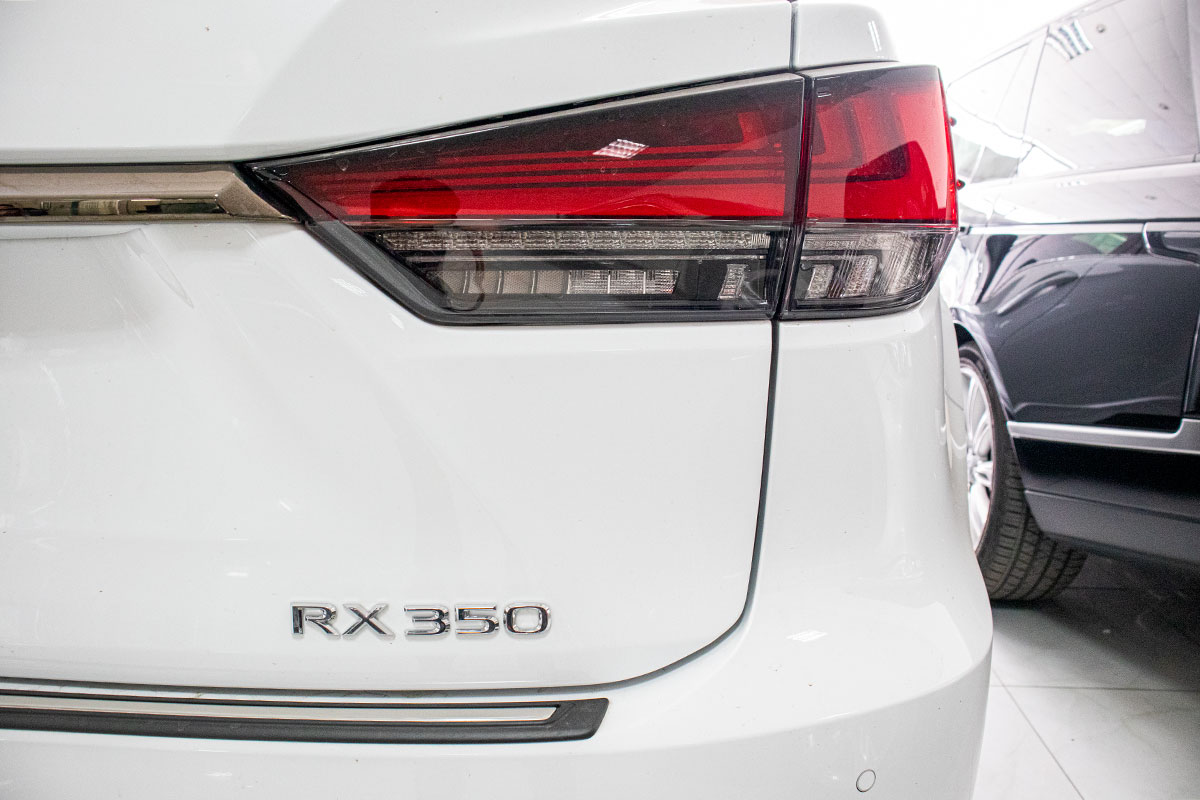 Lexus RX350 F-Sport 2020 đắt hơn hàng chính hãng gần 1 tỷ đồng có gì? a8