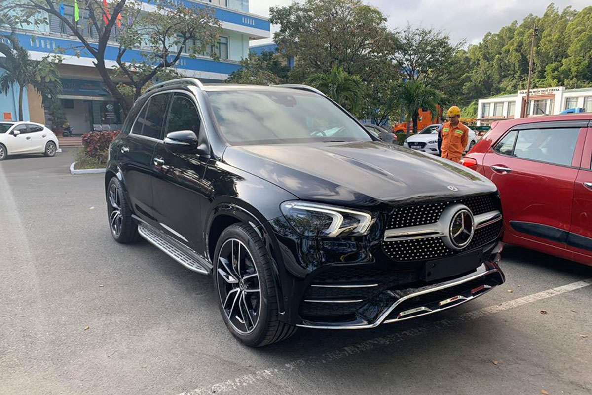 Mercedes-Benz GLE300 2.0 Diesel 2020 vừa cập bến Việt Nam, mức giá đáng nói a1