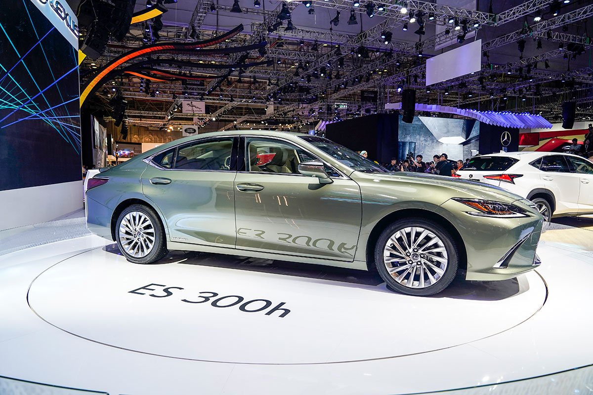 Giá lăn bánh xe Lexus ES 2020: Thấp nhất là 2,834 tỷ đồng a3