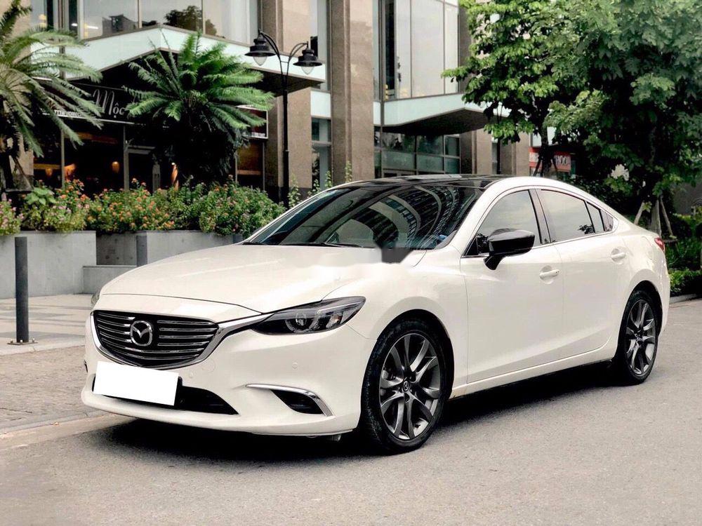 Mazda 6 2017 bán và mua: Mazda 6 2017 còn lôi cuốn hơn khi đã qua sử dụng, với giá thành hợp lý và tính năng vẫn được giữ nguyên như xe mới. Nếu bạn đang tìm kiếm chiếc xe cũ bền bỉ và sang trọng, Mazda 6 2017 là sự lựa chọn hoàn hảo. Xem ảnh để tìm kiếm những mẫu xe độc đáo và giá cả phải chăng.