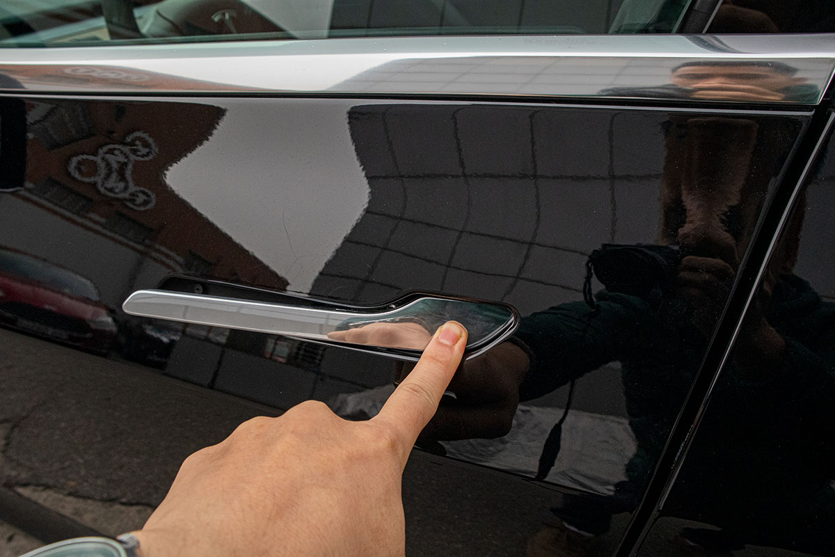 Ảnh chi tiết xe Tesla Model 3 vừa về Việt Nam a16