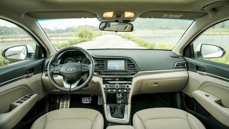 Đánh giá xe Hyundai Elantra về thiết kế nội thất Đánh giá xe Hyundai Elantra về thiết kế nội thất