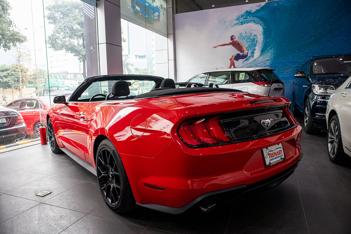 Ford Mustang Convertible 2020: "Ngựa hoang" rẻ hơn Chevrolet Camaro tại Việt Nam a10