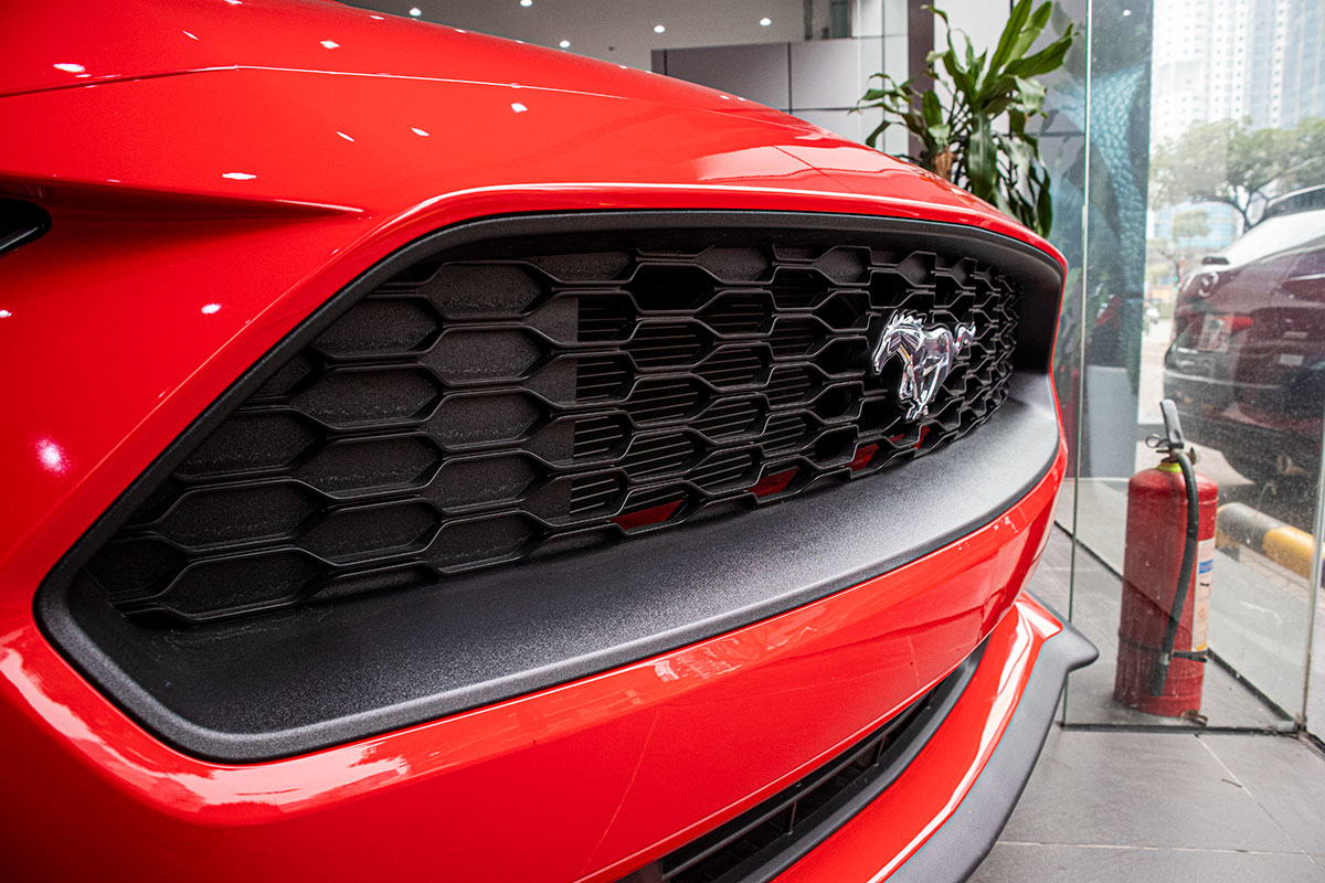 Ford Mustang Convertible 2020: "Ngựa hoang" rẻ hơn Chevrolet Camaro tại Việt Nam a2