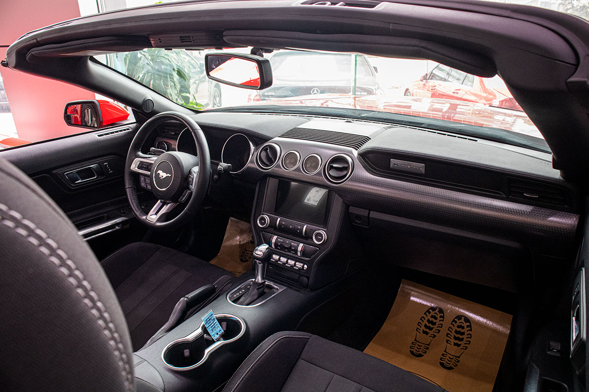 Ford Mustang Convertible 2020: "Ngựa hoang" rẻ hơn Chevrolet Camaro tại Việt Nam a15