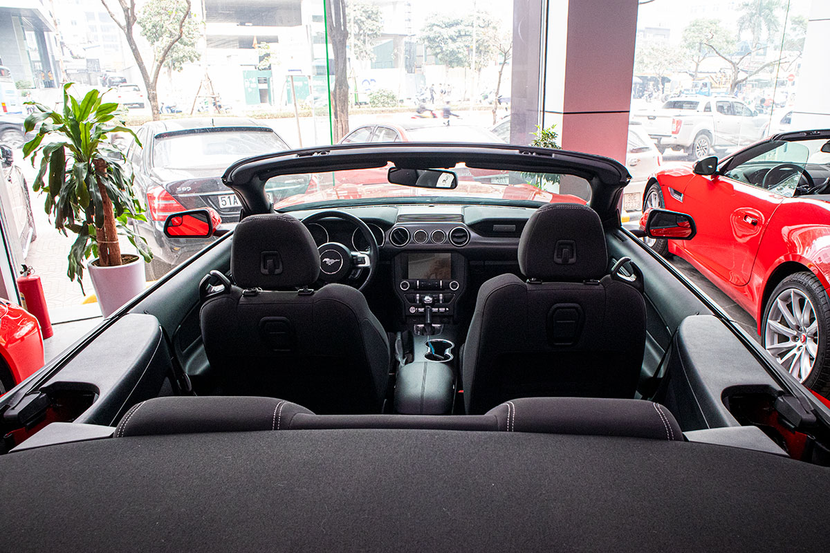Ford Mustang Convertible 2020: "Ngựa hoang" rẻ hơn Chevrolet Camaro tại Việt Nam a114