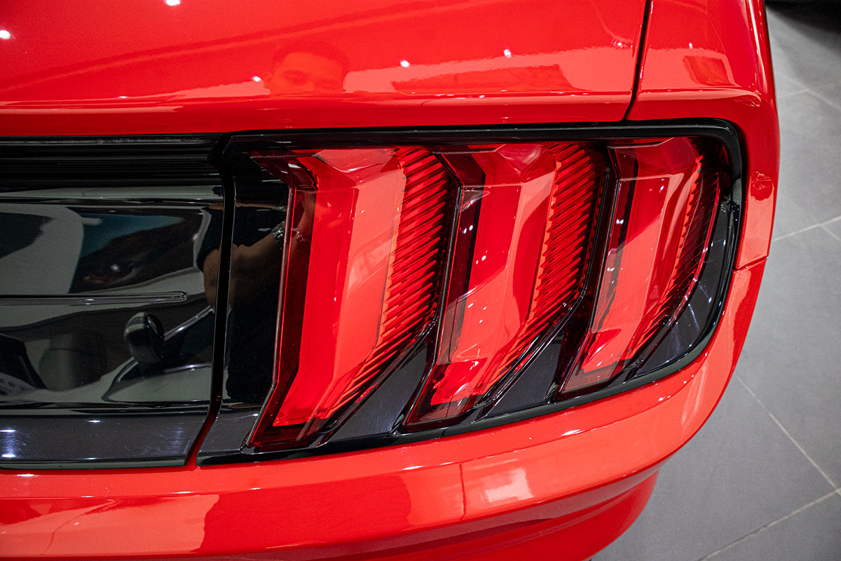 Ford Mustang Convertible 2020: "Ngựa hoang" rẻ hơn Chevrolet Camaro tại Việt Nam a9