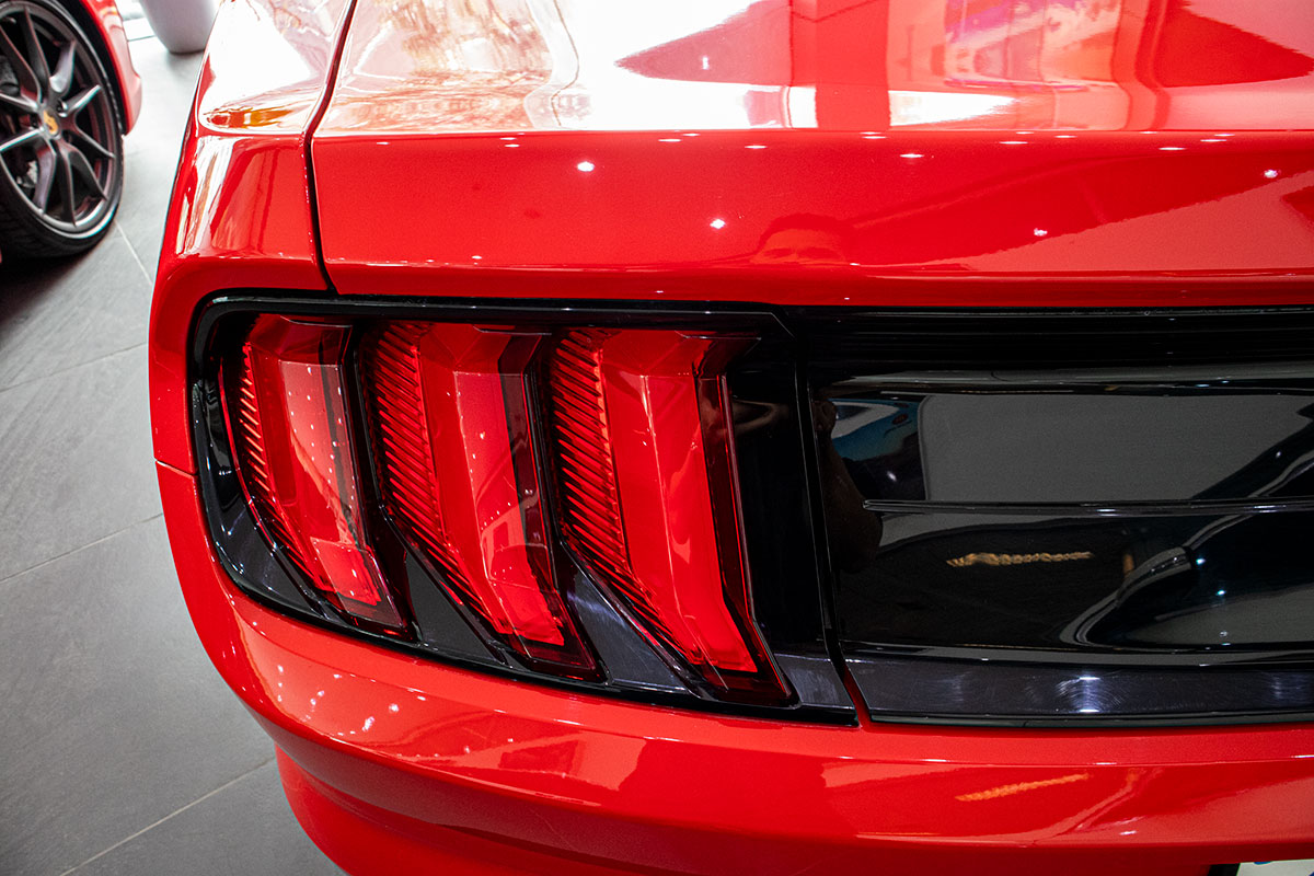 Ford Mustang Convertible 2020: "Ngựa hoang" rẻ hơn Chevrolet Camaro tại Việt Nam a9
