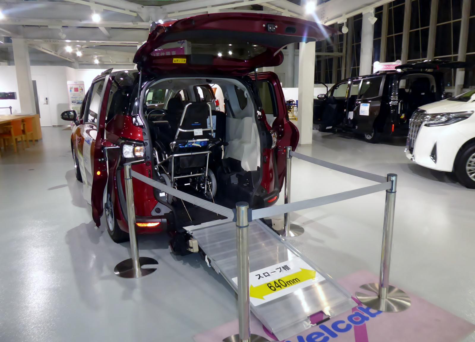 Khả năng chuyên chở, độ rộng khoang hành lý và độ tiện dụng của cửa sau/cốp xe có vừa ý?