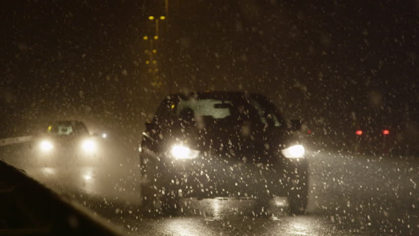 6 mẹo lái xe giúp phòng tránh tai nạn trong thời tiết xấua