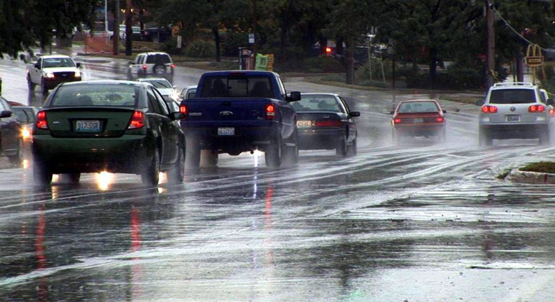 6 mẹo lái xe phòng tránh tai nạn trong thời tiết xấua