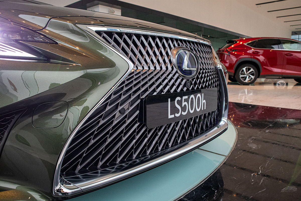Lưới tản nhiệt xe Lexus LS500h 2020