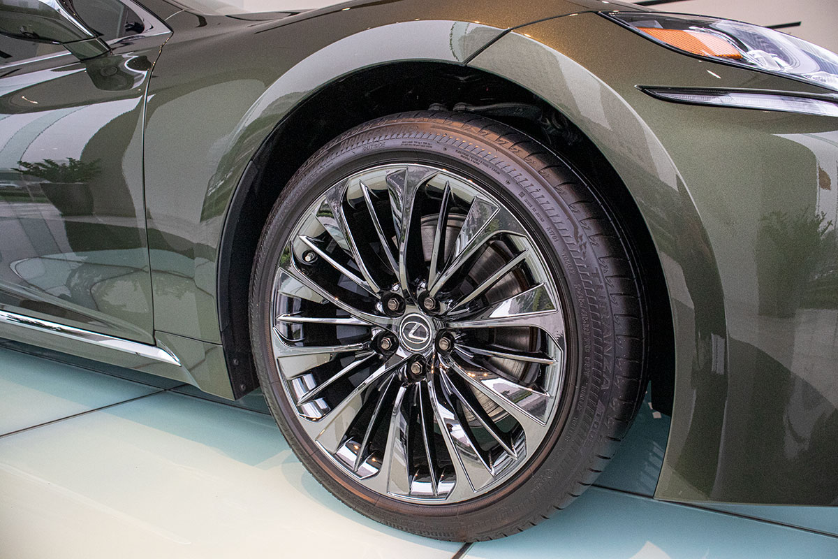 Lexus LS500h 2020 bản giới hạn đầu tiên tại Hà Nội 8 La-zăng xe Lexus LS500h 2020
