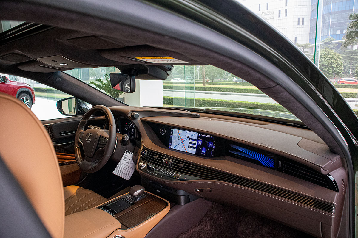 Bảng táp-lô xe Lexus LS500h 2020