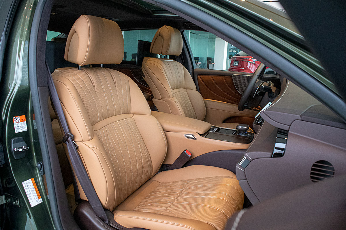 Lexus LS500h 2020 bản giới hạn đầu tiên tại Hà Nội 14 Ghế trước xe Lexus LS500h 2020
