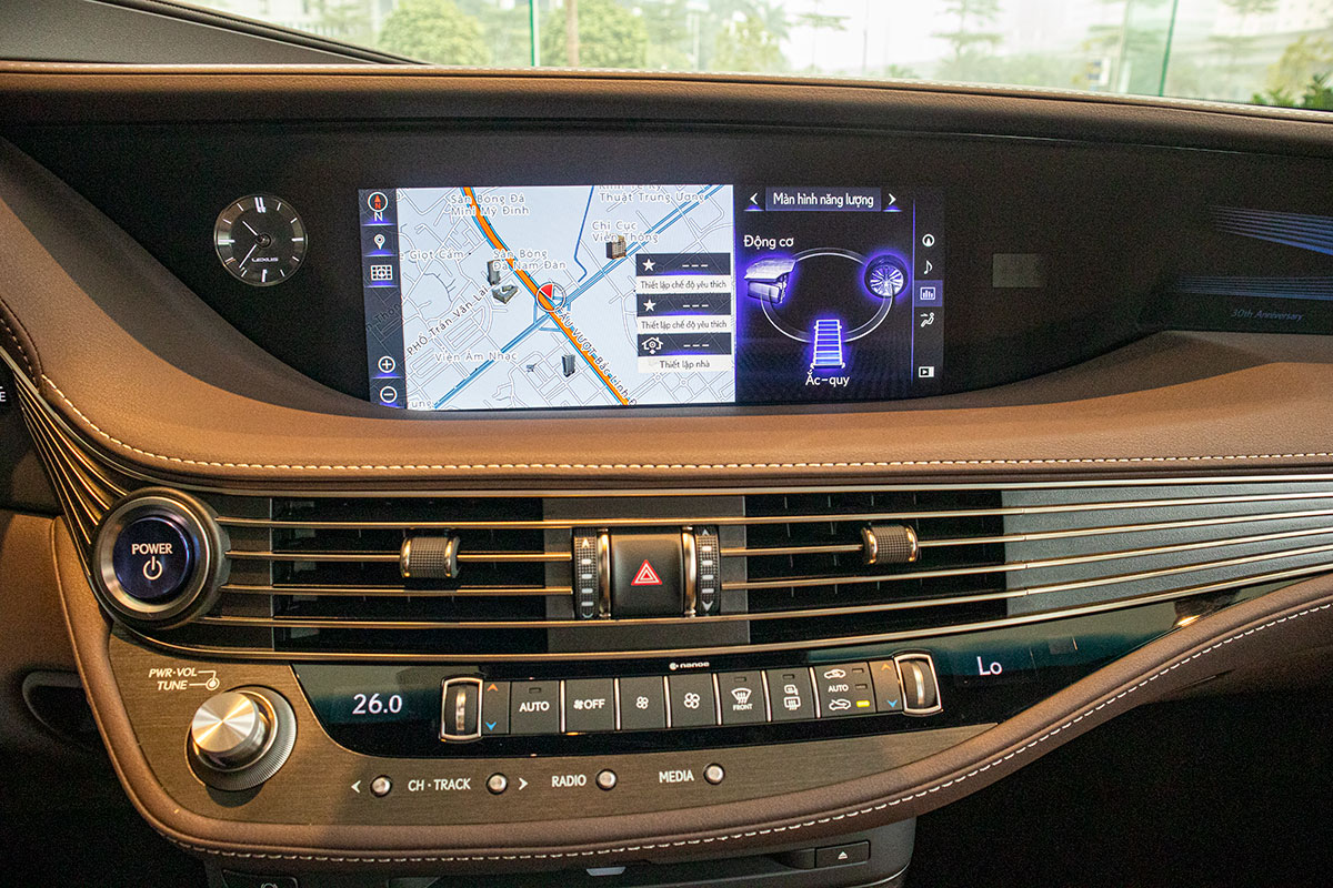 Màn hình giải trí xe Lexus LS500h 2020