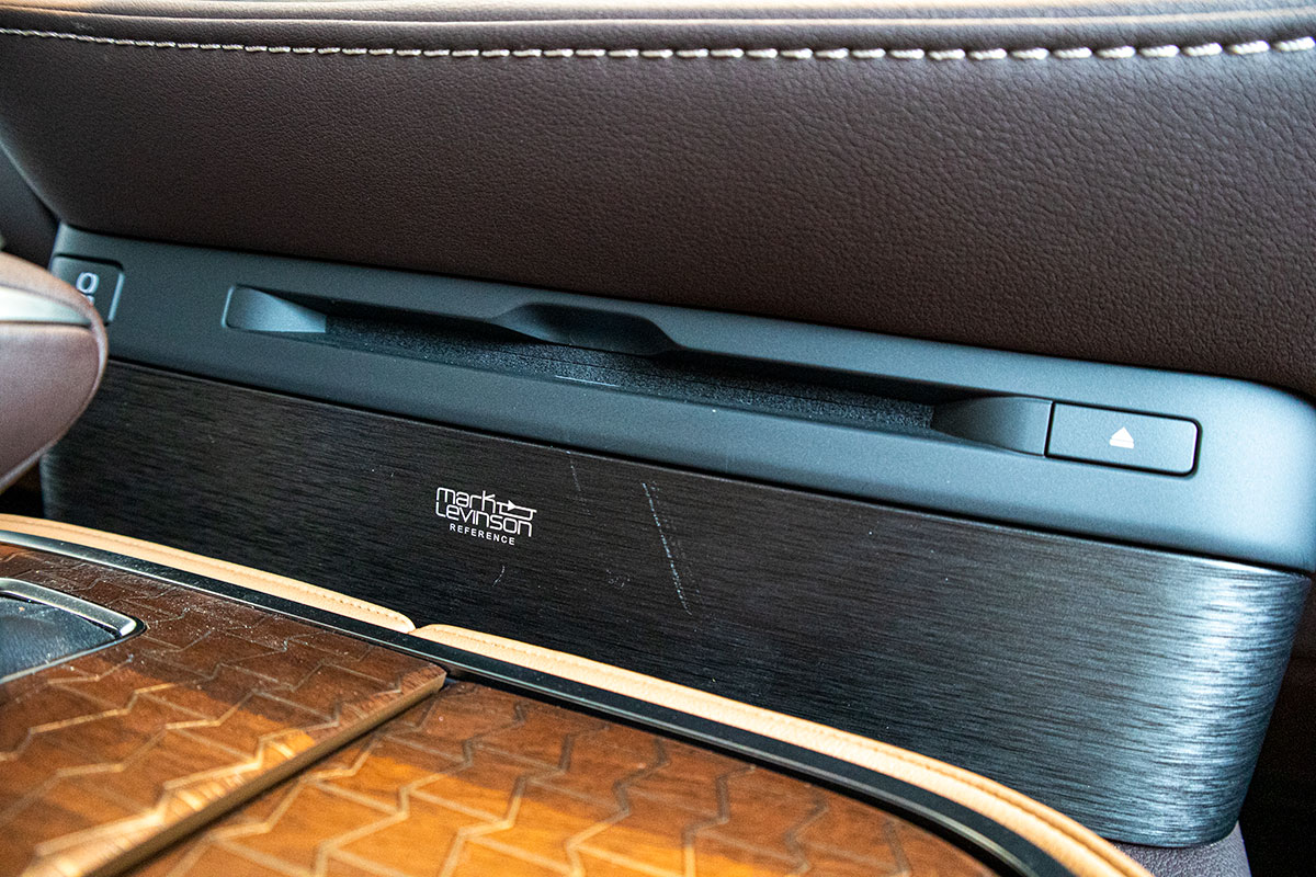 Ảnh chụp đầu DVD xe Lexus LS500h 2020