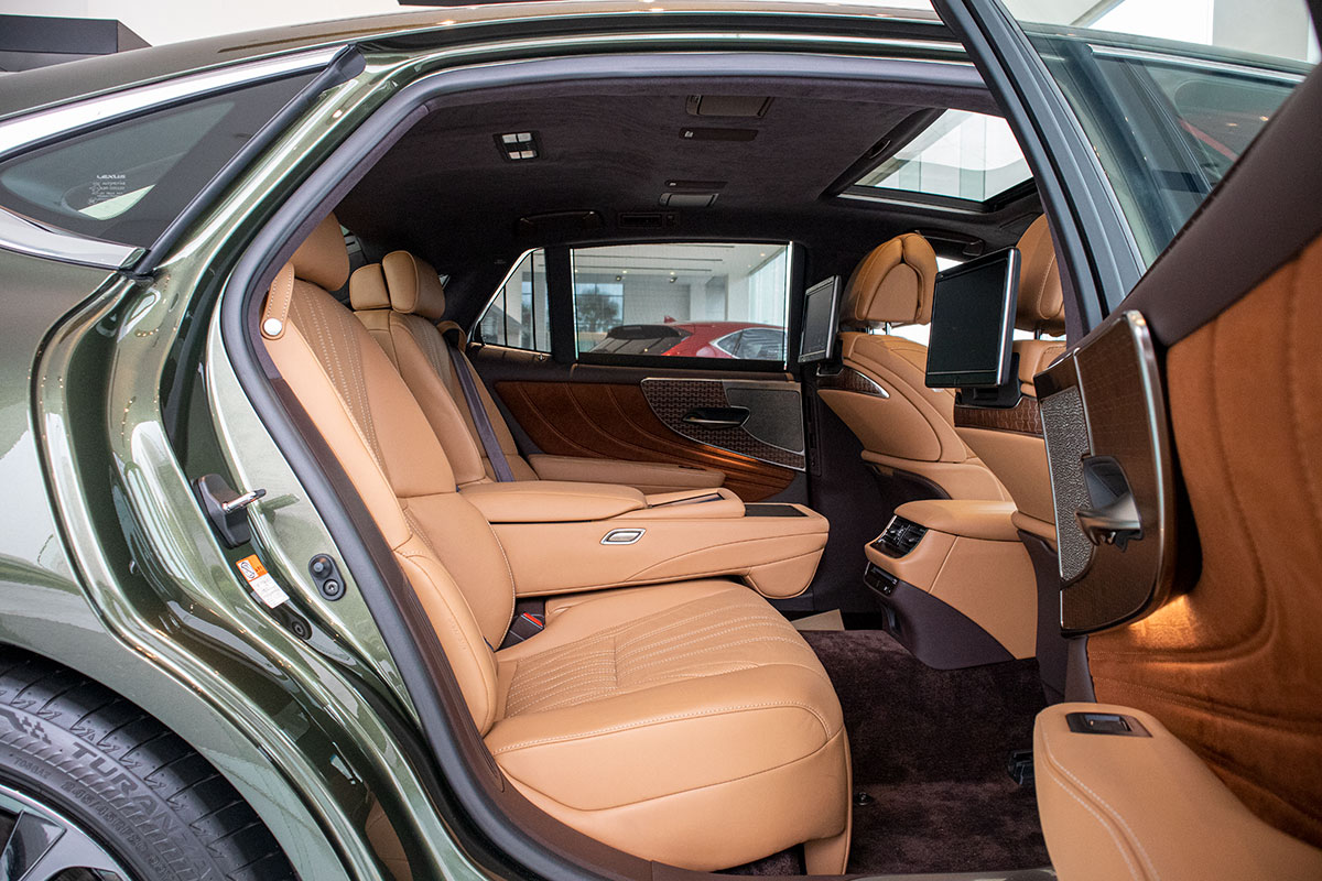 Hình ảnh ghế sau xe Lexus LS500h 2020