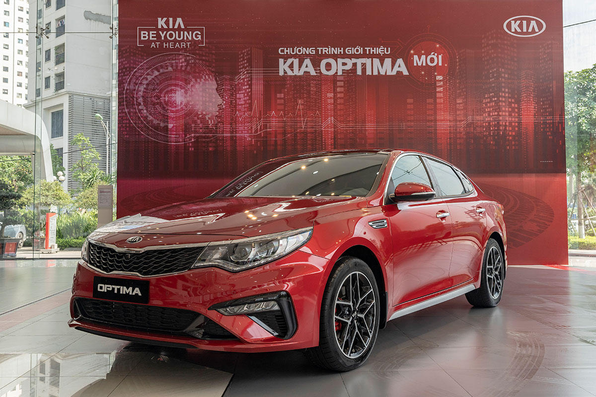 Kia Optima có mức giá bán nhất phân khúc sedan hạng D 1