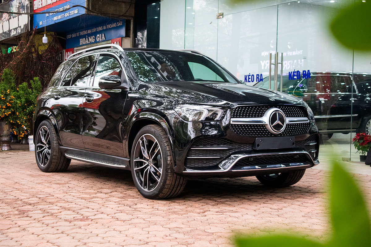 Ảnh chụp trước xe Mercedes-Benz GLE300 Diesel 2020