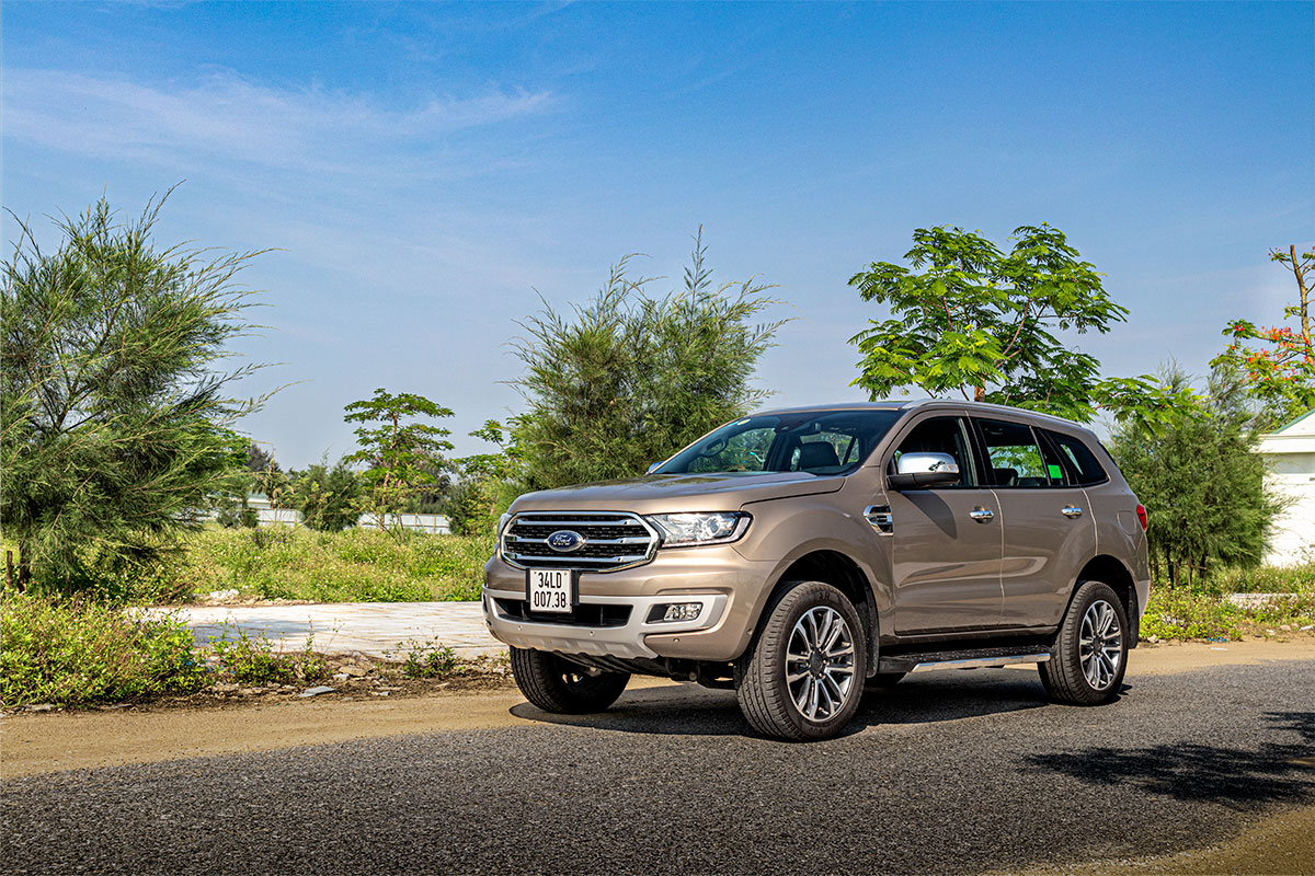Ford Everest giảm giá từ 20 đến 50 triệu đồng Ford Everest giảm giá từ 20 đến 50 triệu đồng.