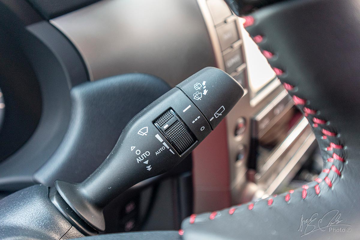 Đánh giá xe Lexus GX 460 2020: Gạt mưa tự động.
