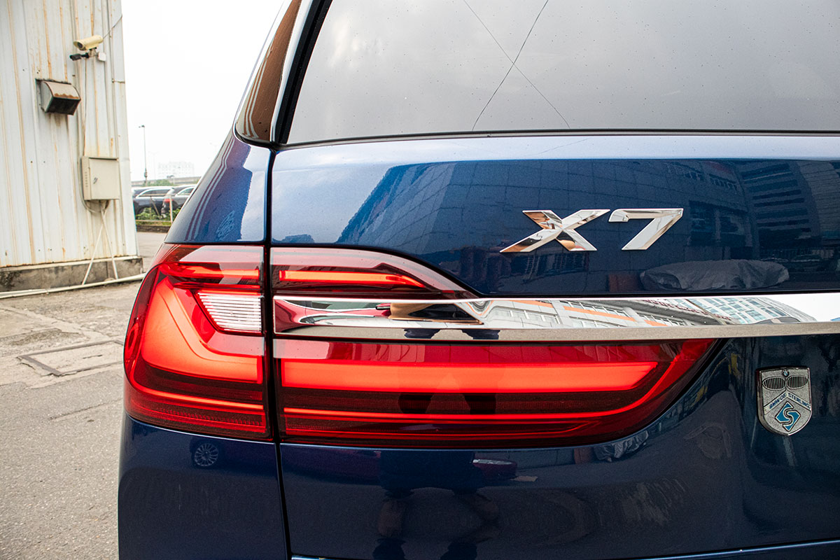 Ảnh chụp đè hậu xe BMW X7 2020
