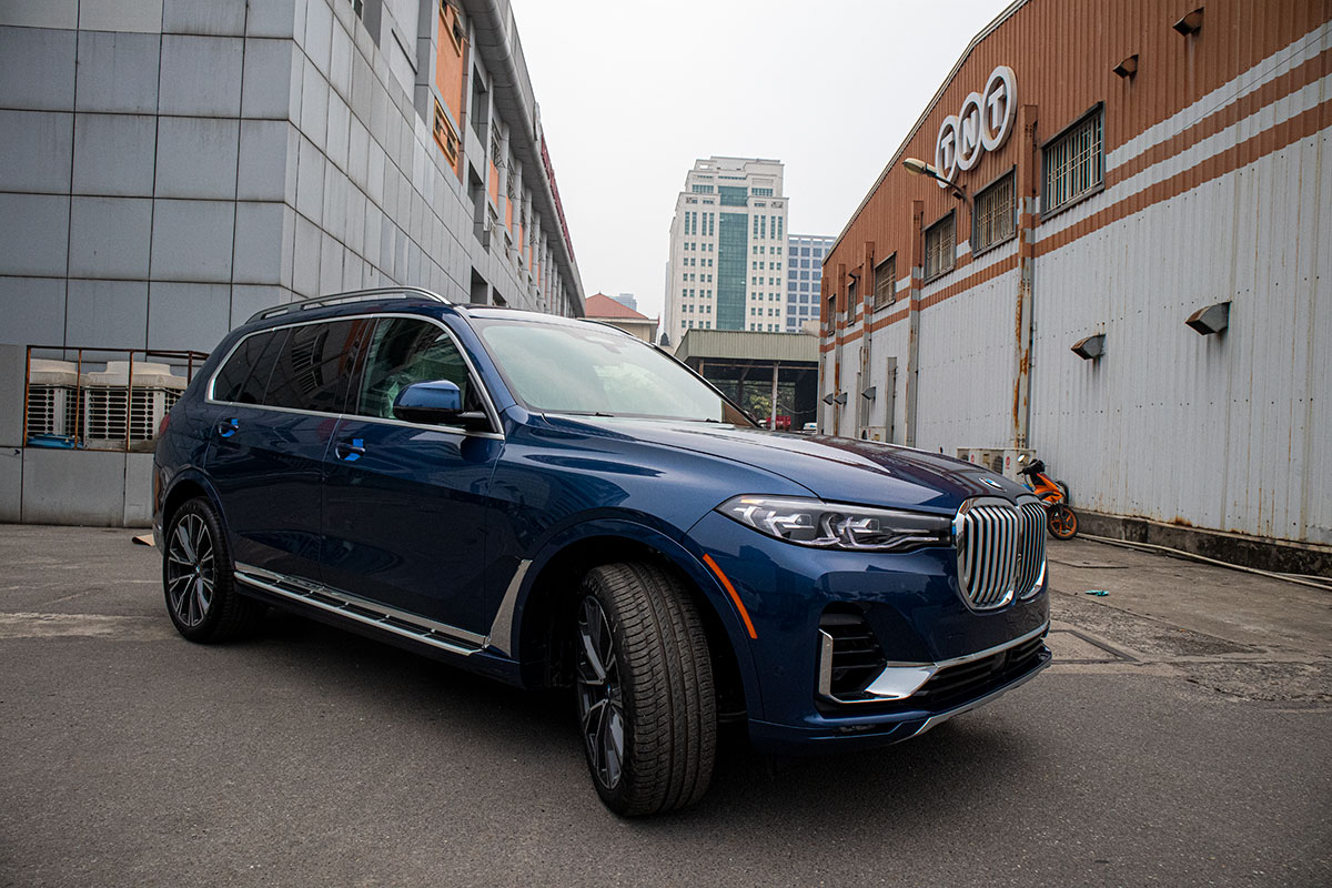 Ảnh chụp đầu xe BMW X7 2020