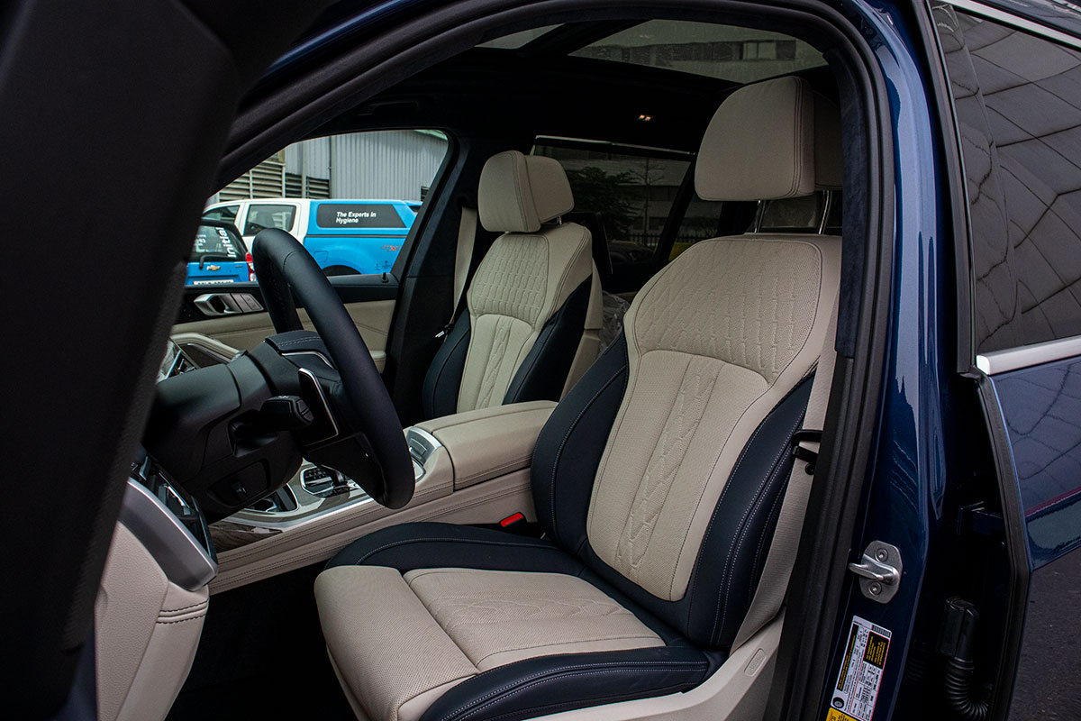 Ảnh chụp ghế lái xe BMW X7 2020