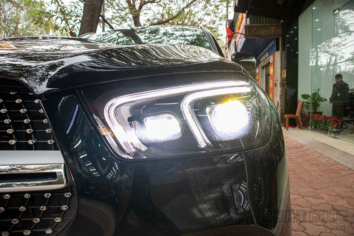 Đèn pha sáng xe Mercedes-Benz GLE300 Diesel 2020