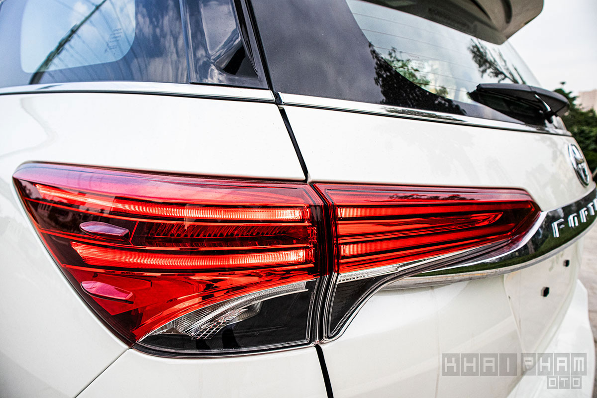 Đèn hậu xe Toyota Fortuner 2020 lắp ráp