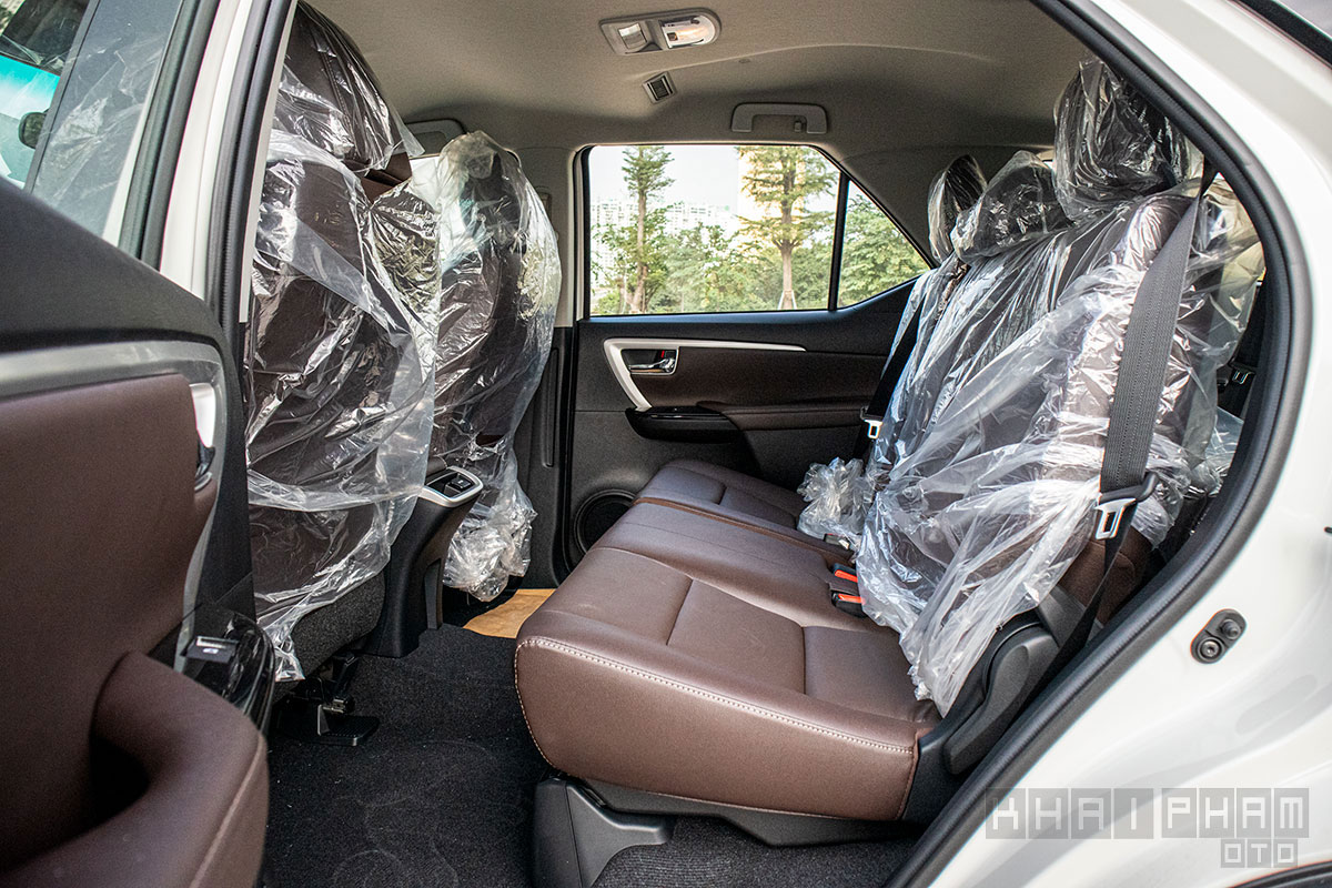 Ghế trước xe Toyota Fortuner 2020 