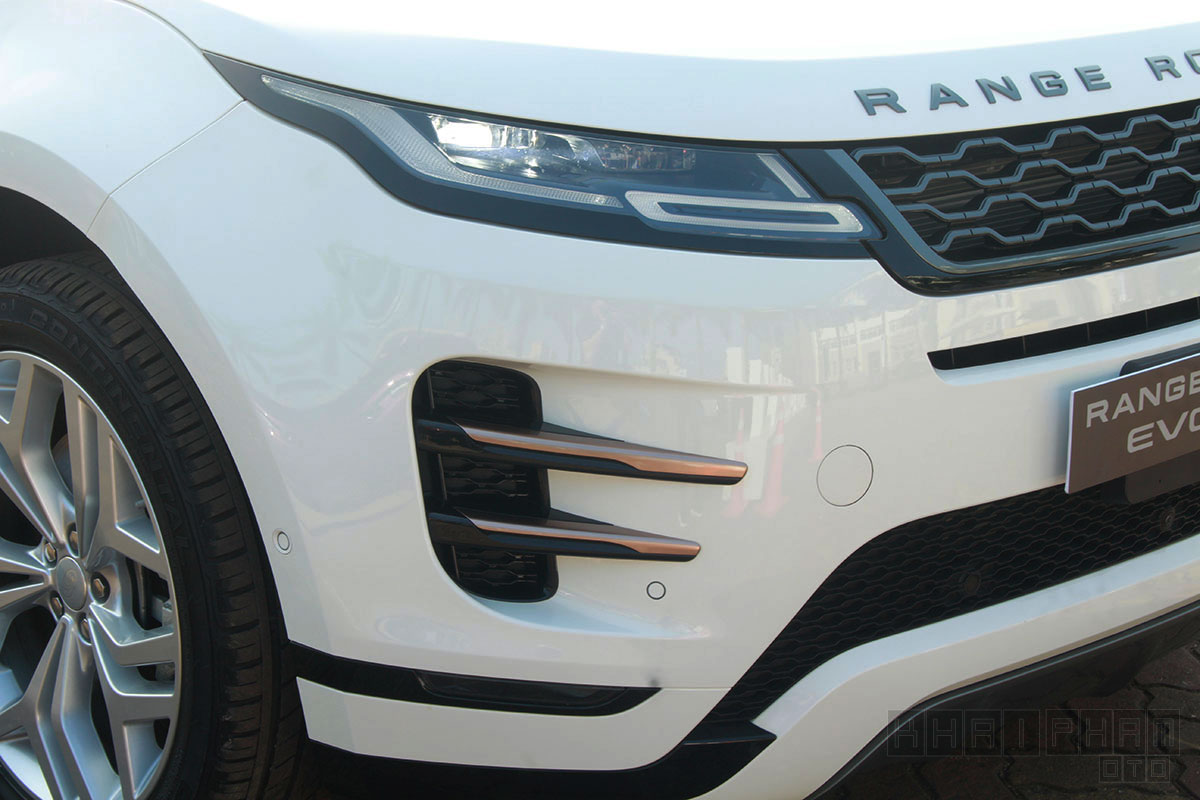 Ảnh chụp đèn pha Land Rover Range Rover Evoque 2020