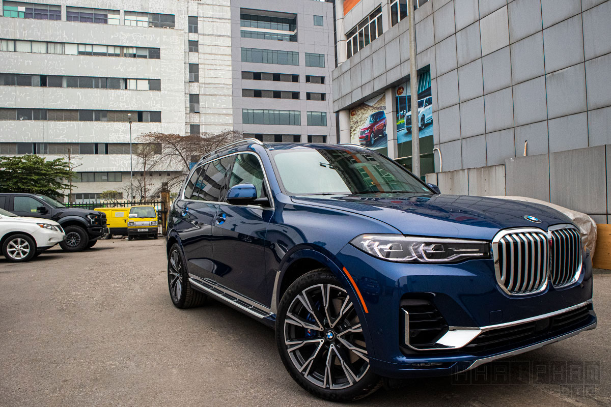 BMW X7 2020 chụp từ đầu xe