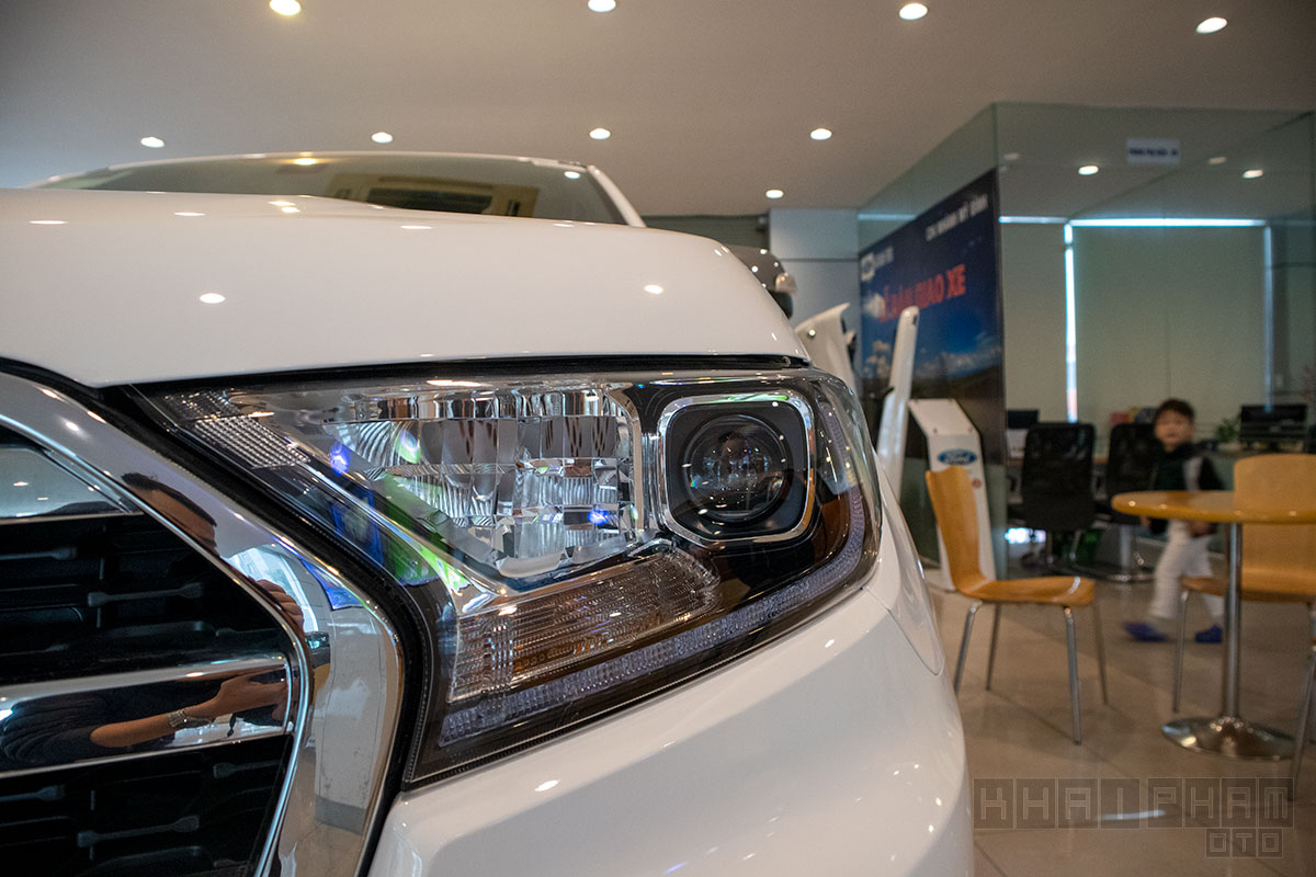 Đèn pha xe Ford Everest 2020