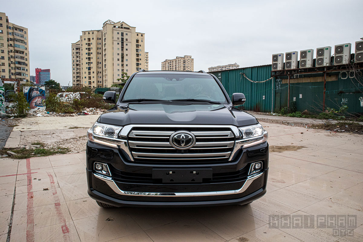 Đầu xe Toyota Land Cruiser 5.7L 2020
