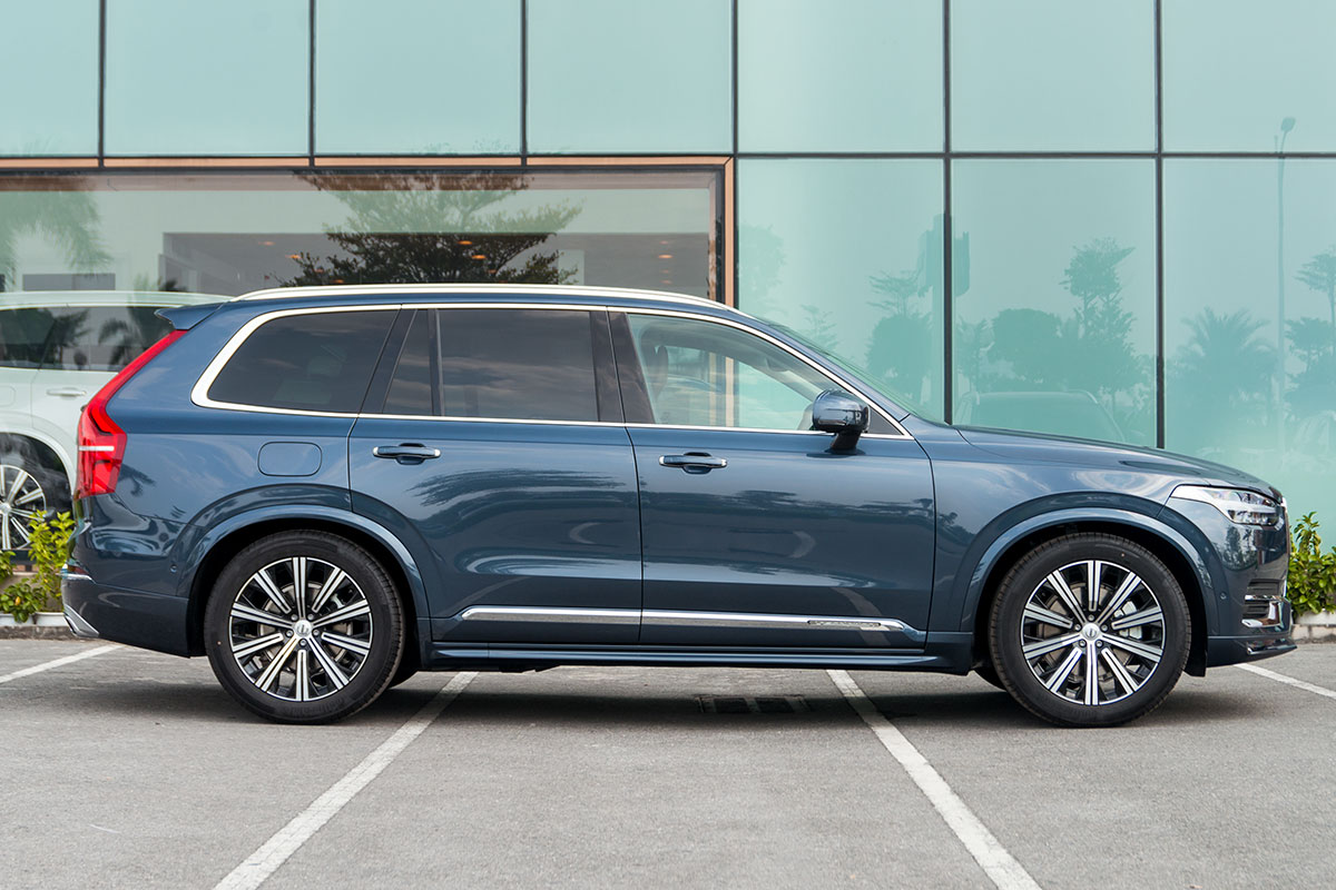Đánh giá xe volvo xc90 2020: Bộ la-zăng đa chấu kiểu mới là thứ được Volvo nâng cấp cho phiên bản 2020.