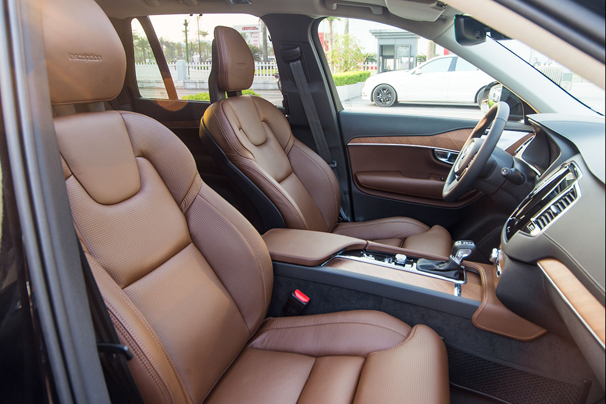 Đánh giá xe Volvo XC90 2020: Ghế ngồi được nâng cấp với chất liệu da Nappa.