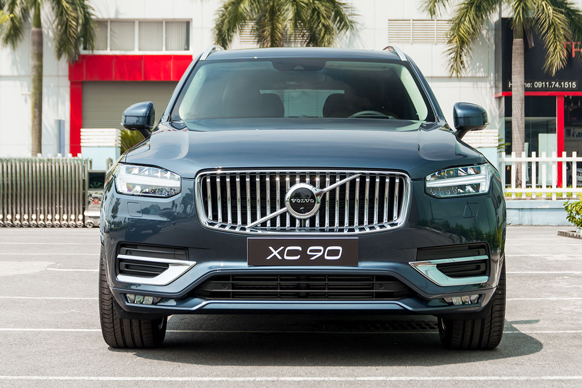 Đánh giá xe volvo xc90 2020: Phần đầu xe chỉ được thay đổi rất ít.