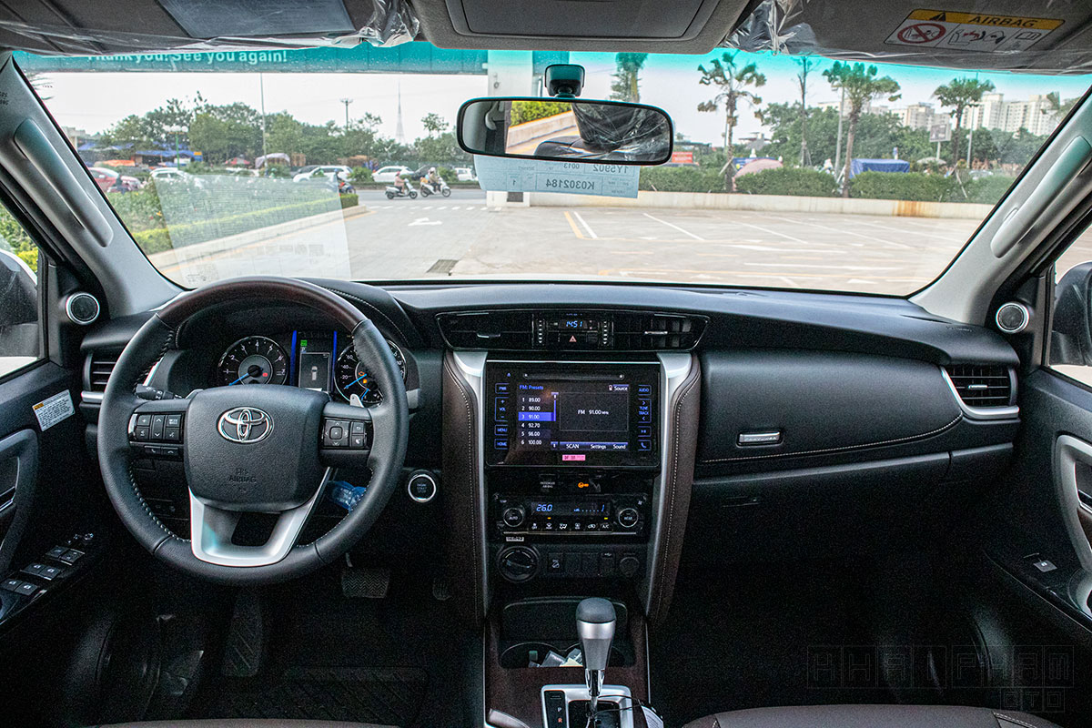 Ảnh chụp nội thất xe Toyota Fortuner 2020