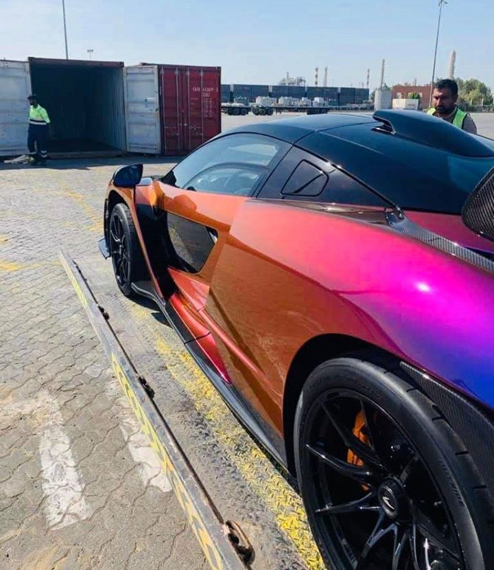 Video siêu xe McLaren Senna vào Container chuẩn bị về Việt Nam 2 Video siêu xe McLaren Senna vào Container chuẩn bị về Việt Nam a2