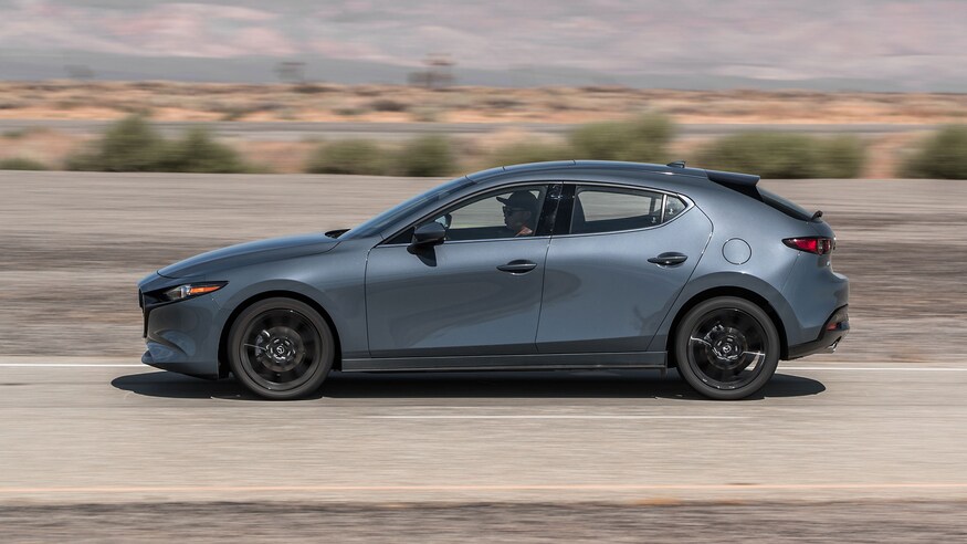 So sánh Honda Civic 2020 và Mazda 3 2020 - Mazda 3 đảm bảo cảm giác lái nhẹ nhàng