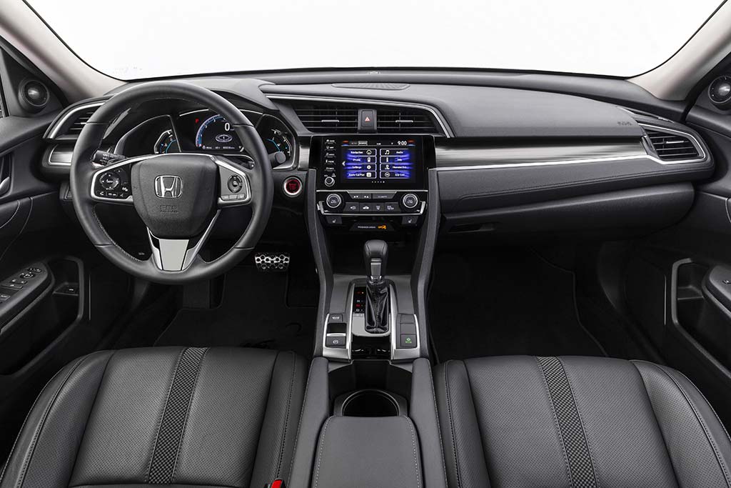 So sánh Honda Civic 2020 và Mazda 3 2020 - Civic điều khiển dễ dàng hơn