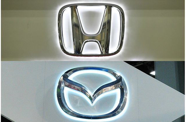 So sánh Honda Civic 2020 và Mazda 3 2020 - Cả Mazda và Honda ngang cơ nhau về công nghệ hỗ trợ