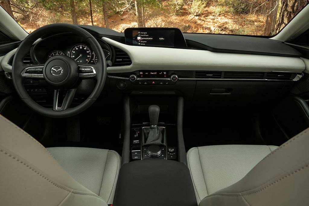 So sánh Honda Civic 2020 và Mazda 3 2020 - Mazda 3 bắt mắt