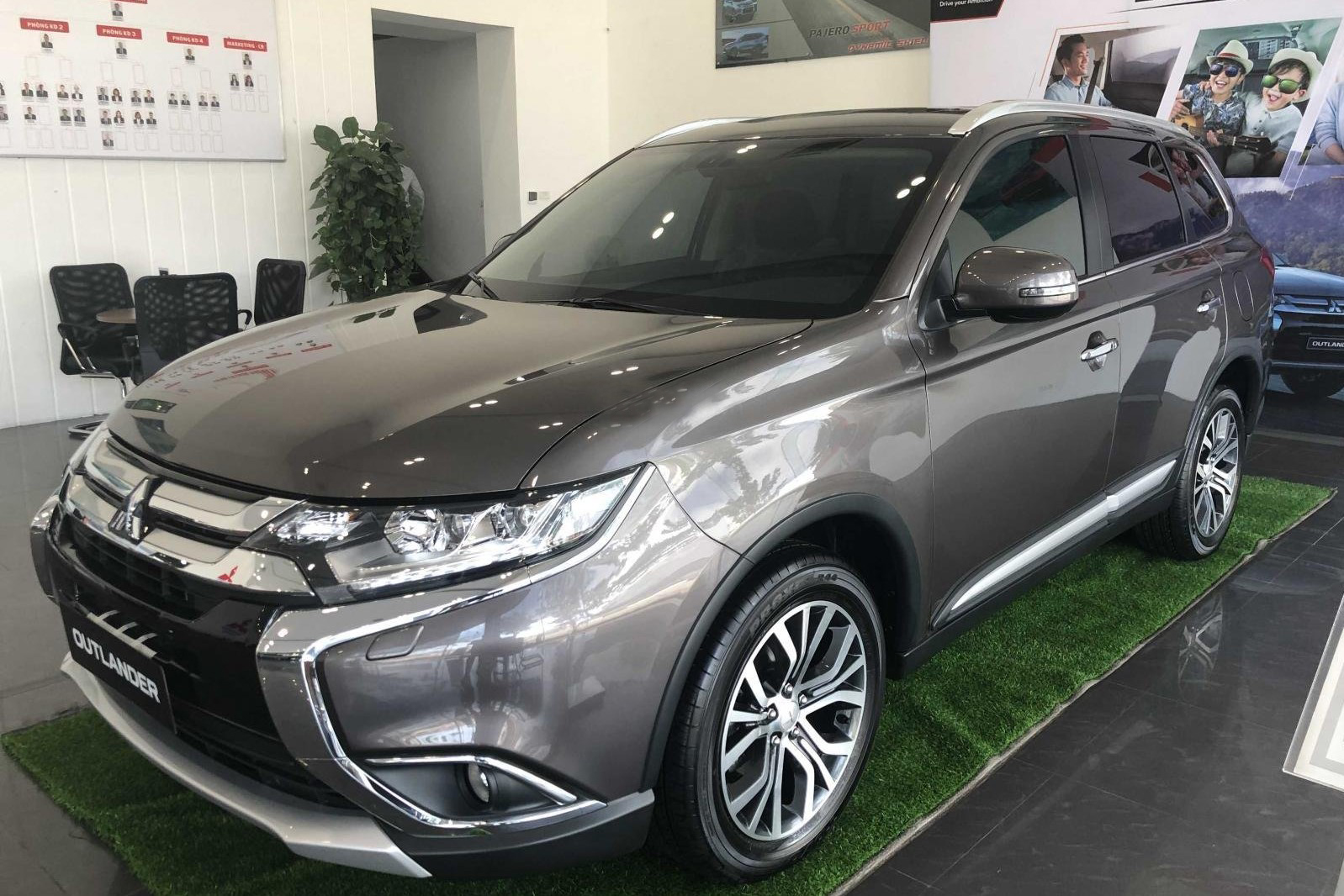 Mitsubishi Outlander áp dụng khuyến mãi từ 15,5-51,5 triệu đồng tùy phiên bản 1